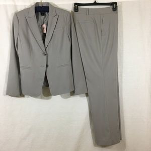 Ladies Gray Ann Taylor Suit Jacket*